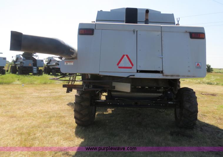 image for item A8593 1998 Gleaner R62 combine