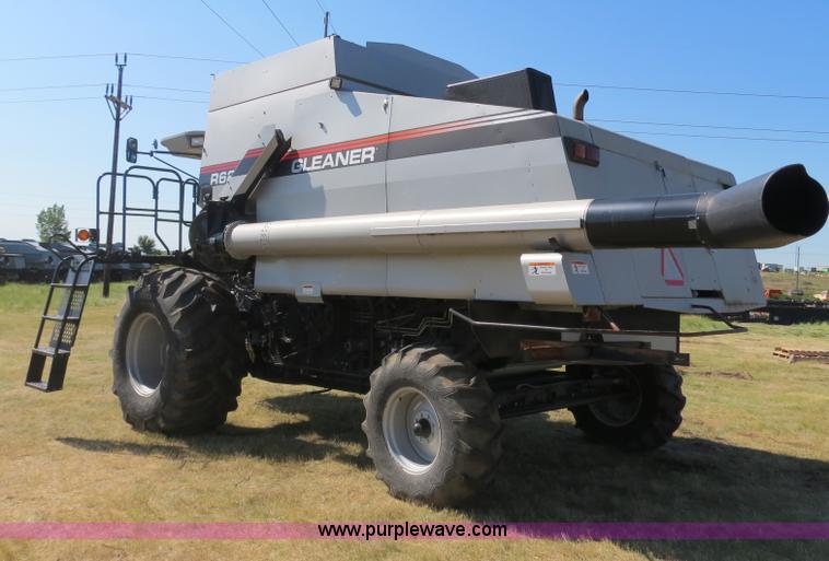 image for item A8593 1998 Gleaner R62 combine