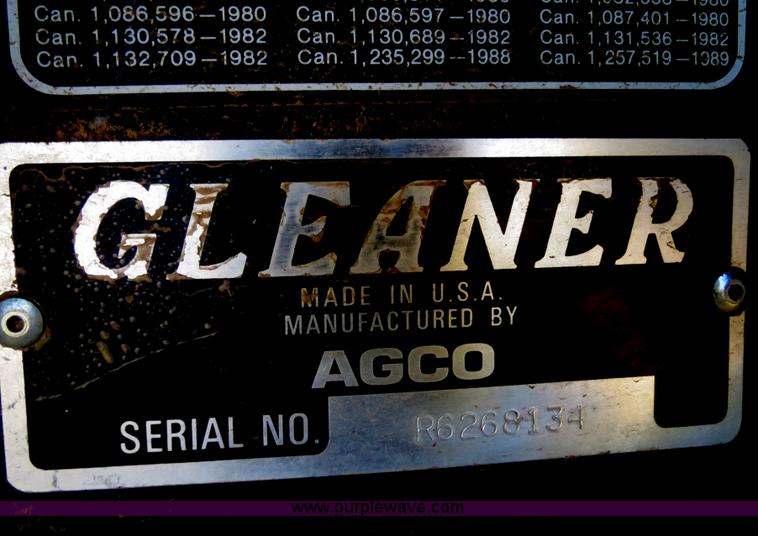 image for item A8593 1998 Gleaner R62 combine