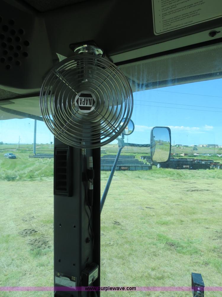 image for item A8593 1998 Gleaner R62 combine