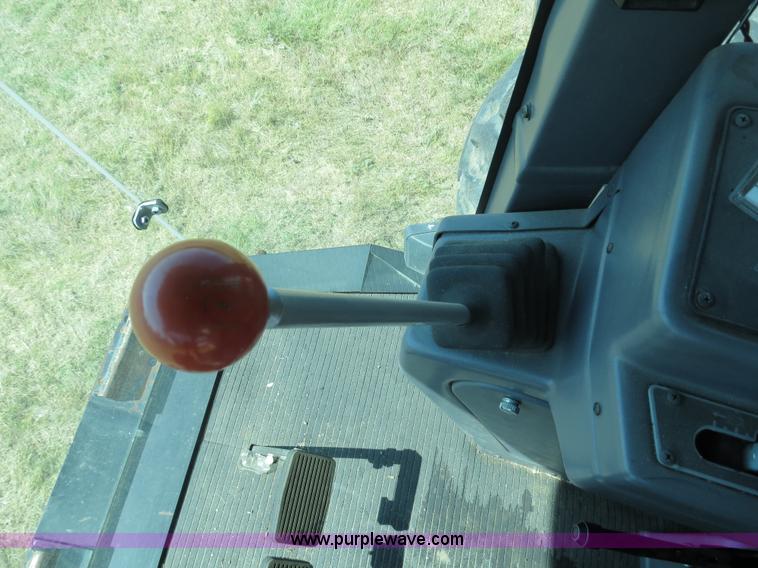 image for item A8593 1998 Gleaner R62 combine