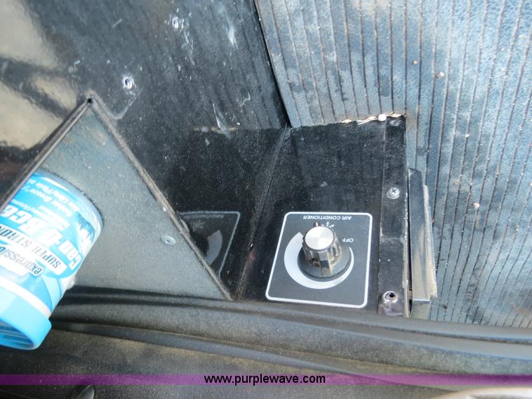 image for item A8593 1998 Gleaner R62 combine