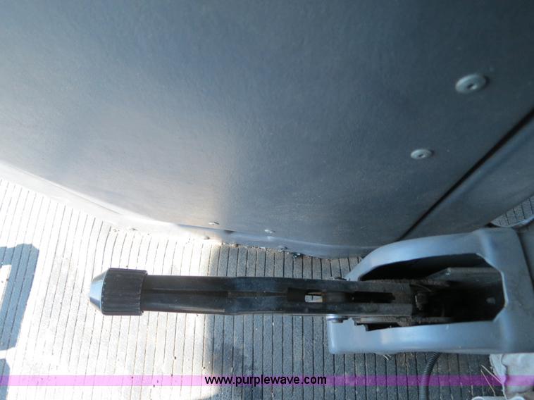 image for item A8593 1998 Gleaner R62 combine