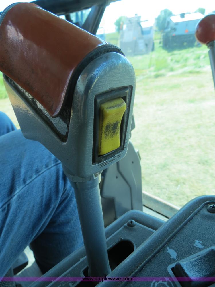 image for item A8593 1998 Gleaner R62 combine