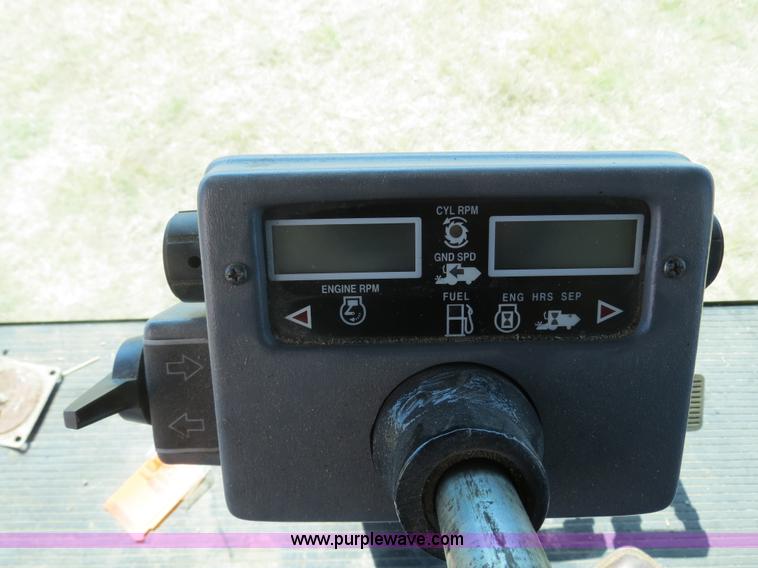 image for item A8593 1998 Gleaner R62 combine