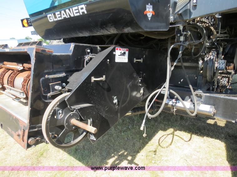 image for item A8593 1998 Gleaner R62 combine