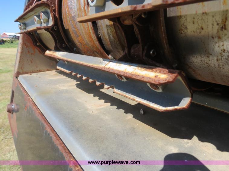 image for item A8593 1998 Gleaner R62 combine