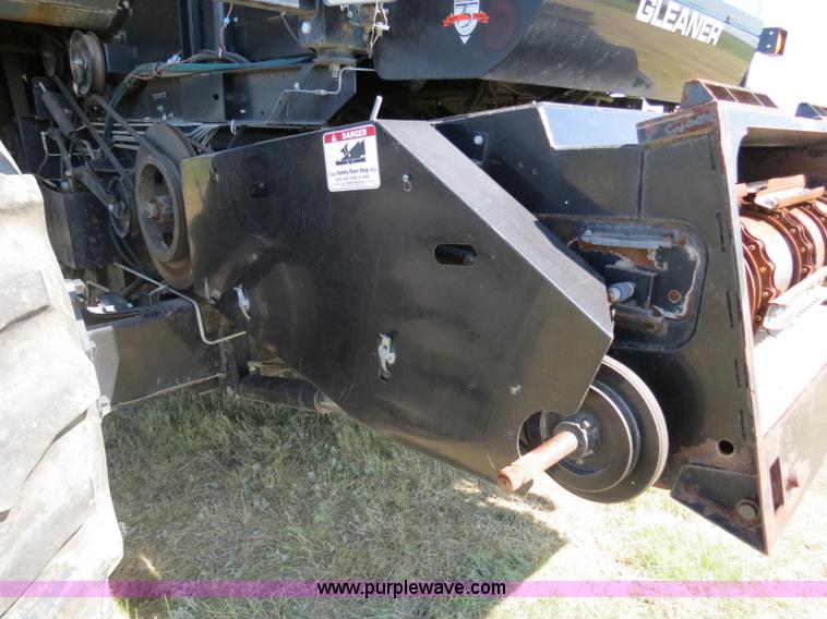 image for item A8593 1998 Gleaner R62 combine