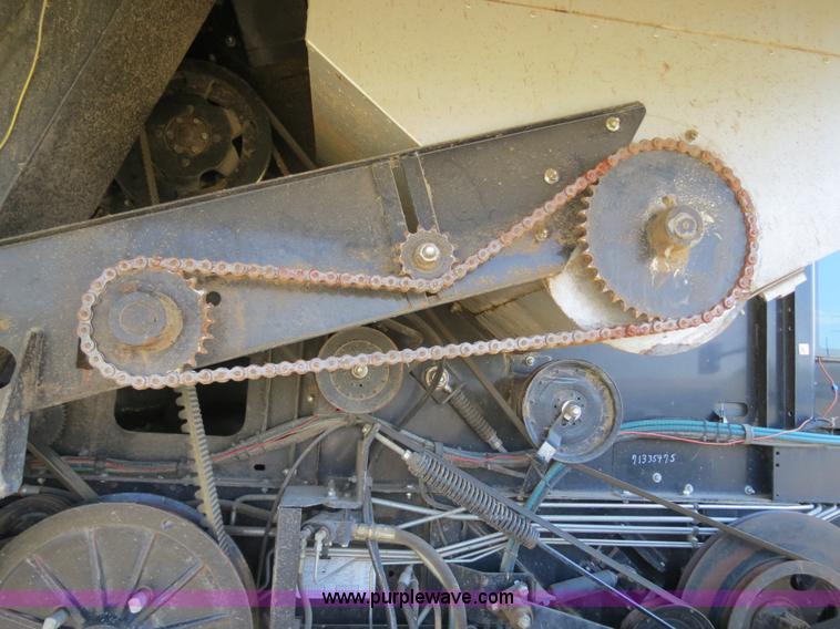 image for item A8593 1998 Gleaner R62 combine