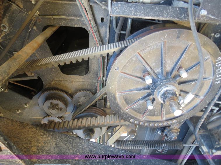 image for item A8593 1998 Gleaner R62 combine