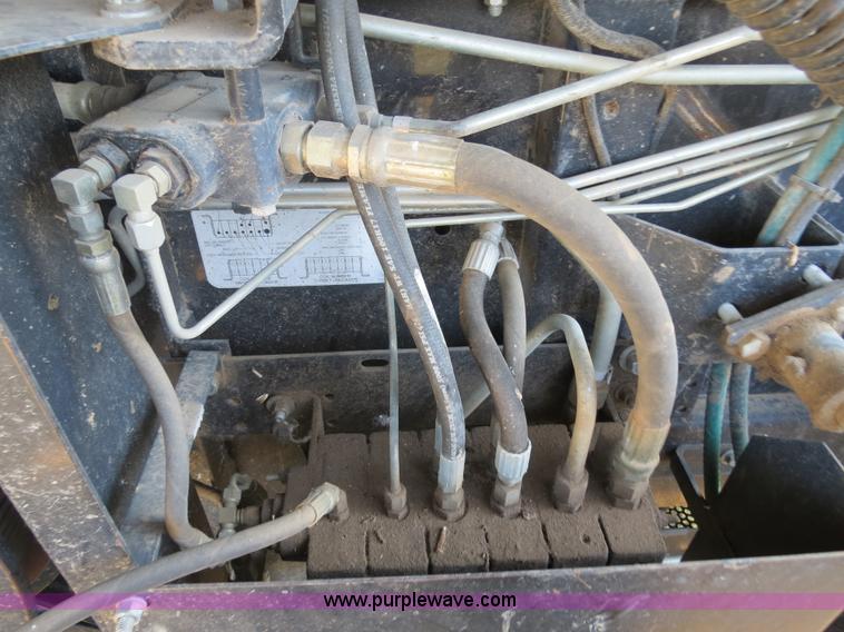 image for item A8593 1998 Gleaner R62 combine