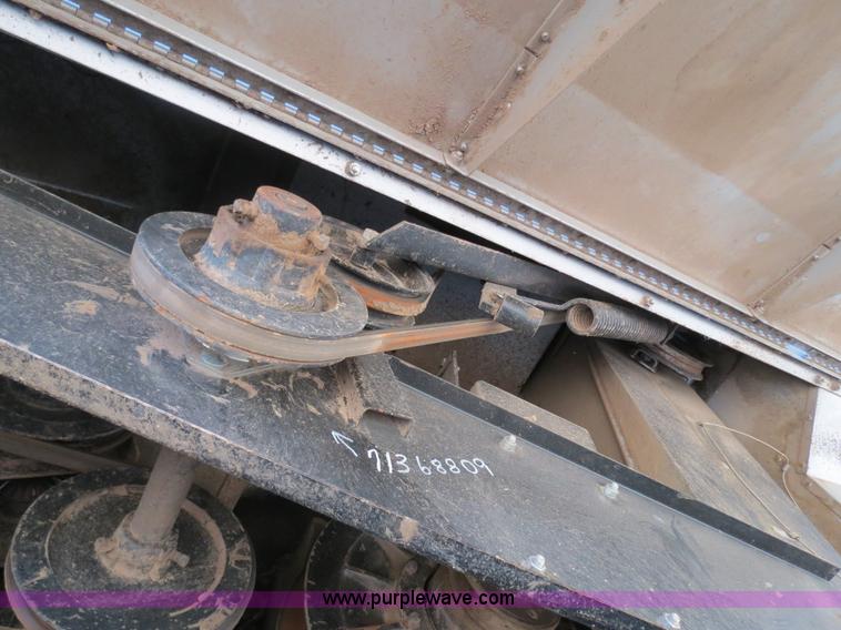 image for item A8593 1998 Gleaner R62 combine