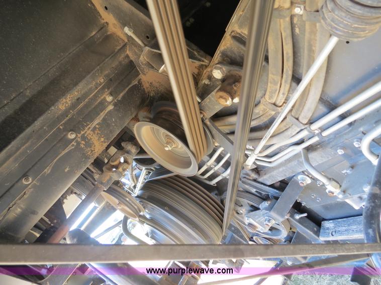 image for item A8593 1998 Gleaner R62 combine