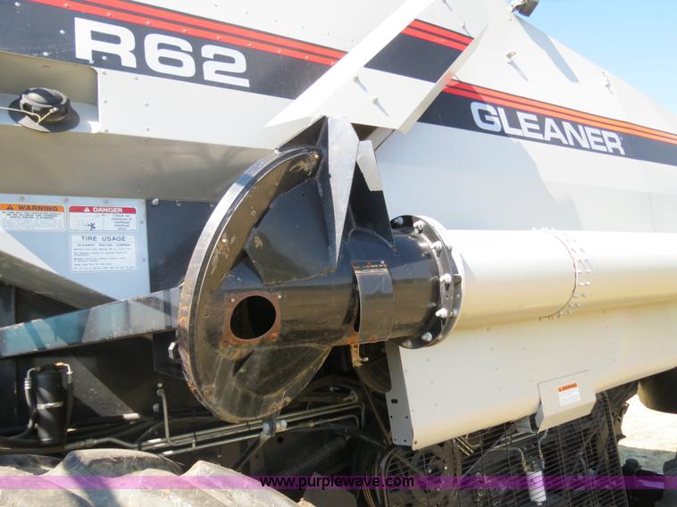 image for item A8593 1998 Gleaner R62 combine