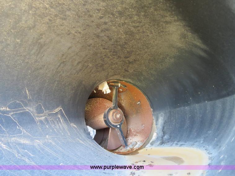 image for item A8593 1998 Gleaner R62 combine