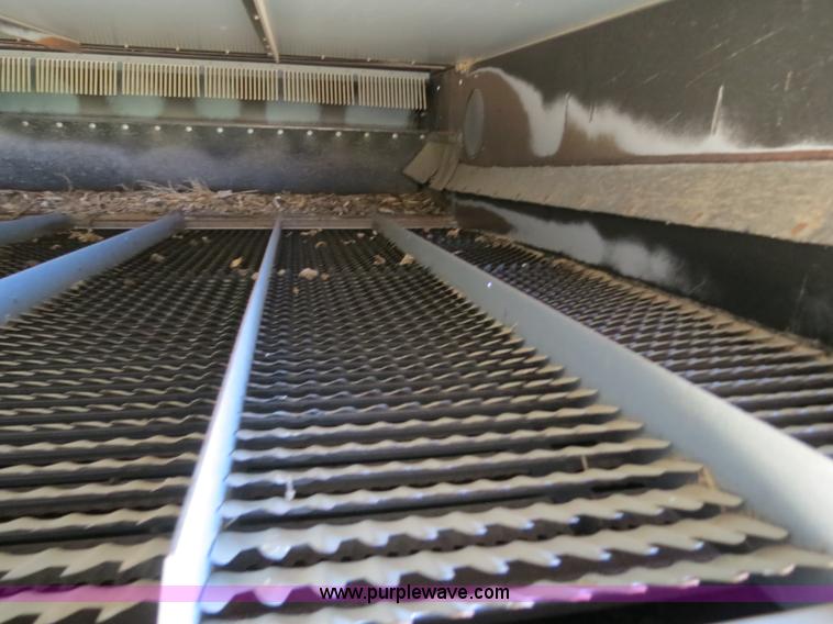 image for item A8593 1998 Gleaner R62 combine