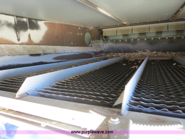 image for item A8593 1998 Gleaner R62 combine