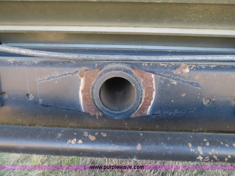 image for item A8593 1998 Gleaner R62 combine