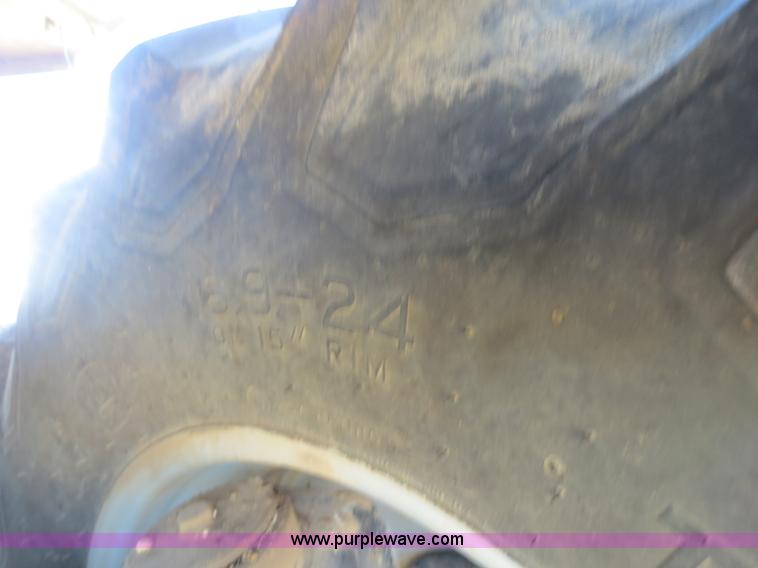 image for item A8593 1998 Gleaner R62 combine