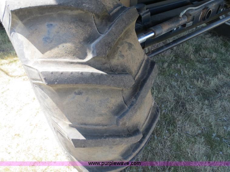 image for item A8593 1998 Gleaner R62 combine