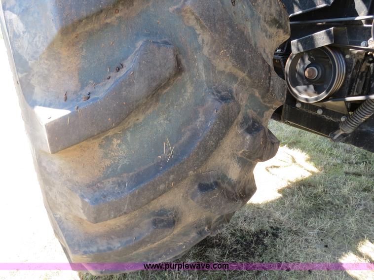 image for item A8593 1998 Gleaner R62 combine