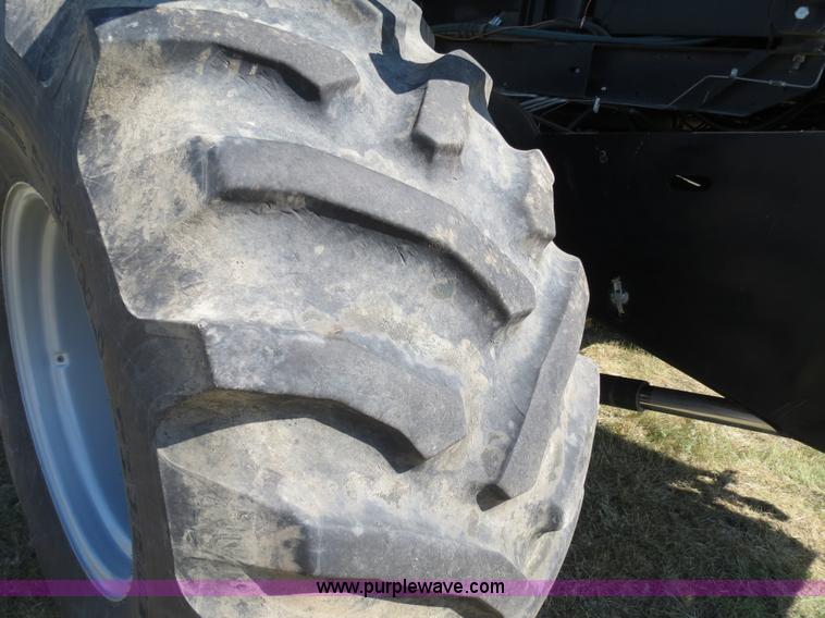 image for item A8593 1998 Gleaner R62 combine