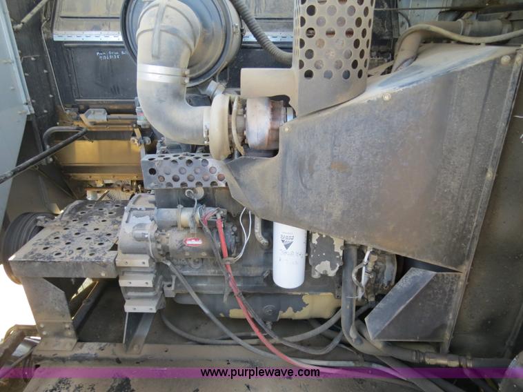 image for item A8593 1998 Gleaner R62 combine