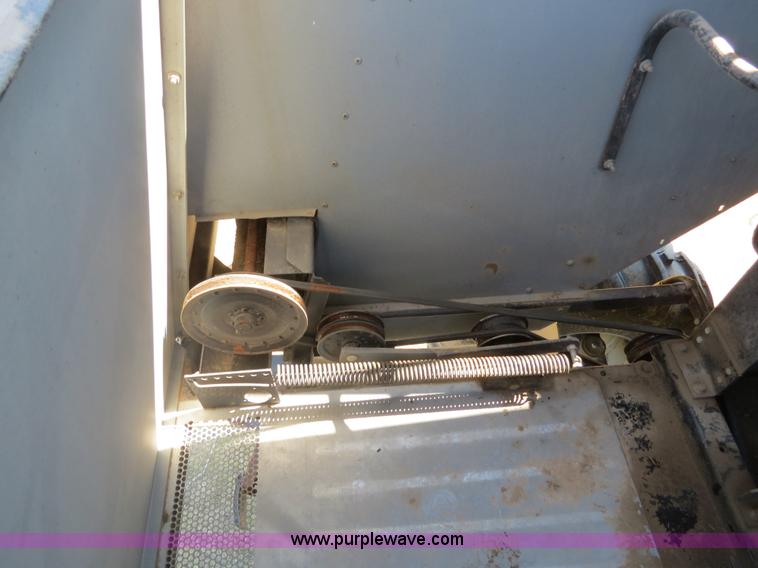 image for item A8593 1998 Gleaner R62 combine