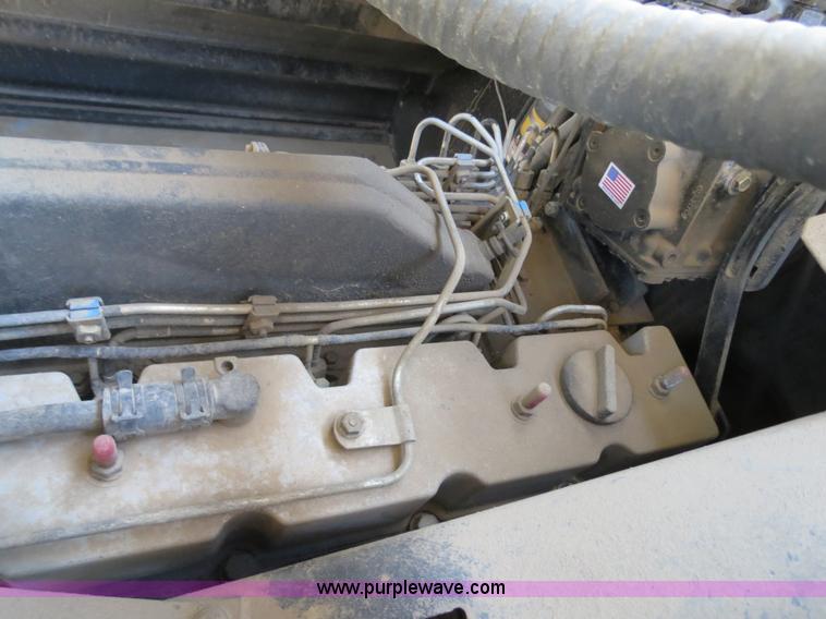 image for item A8593 1998 Gleaner R62 combine