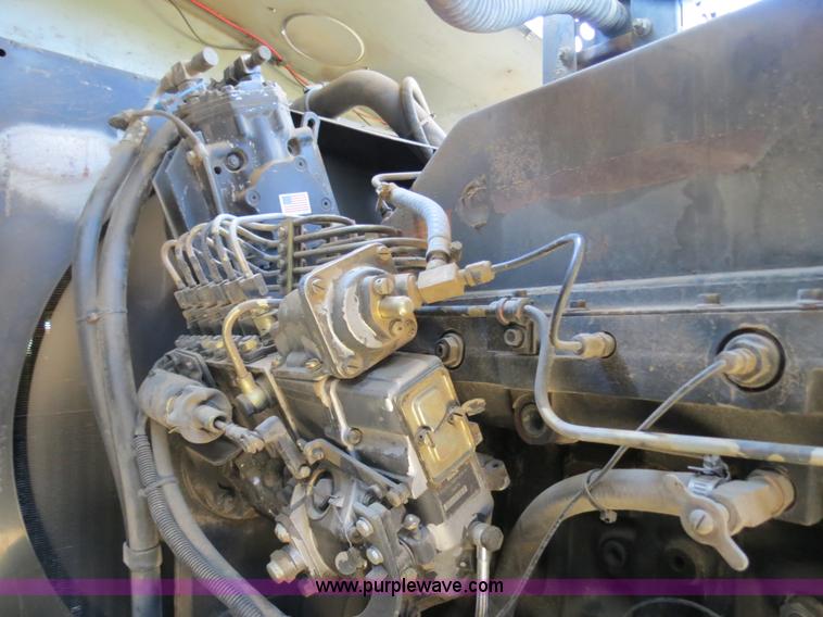 image for item A8593 1998 Gleaner R62 combine