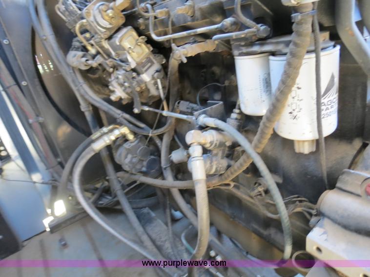 image for item A8593 1998 Gleaner R62 combine