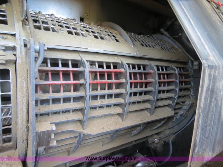 image for item A8593 1998 Gleaner R62 combine