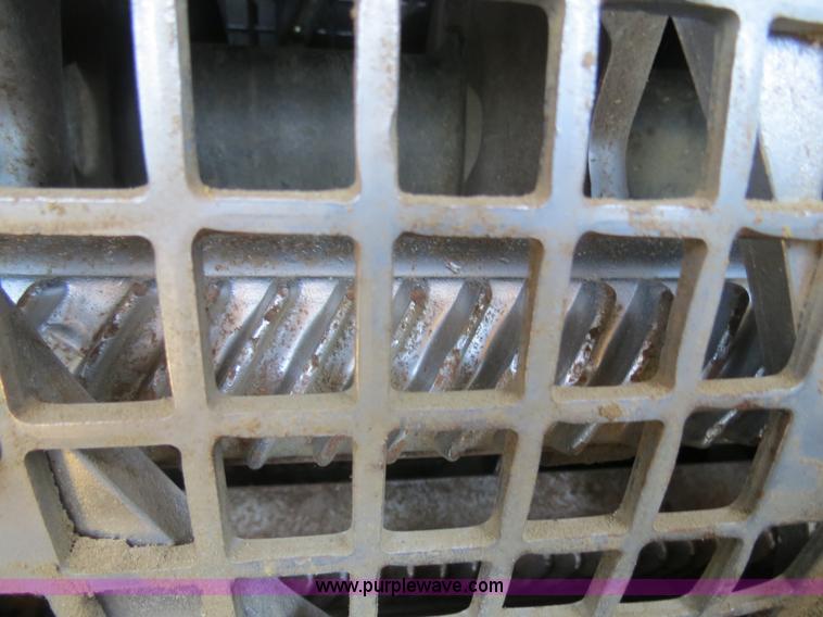 image for item A8593 1998 Gleaner R62 combine