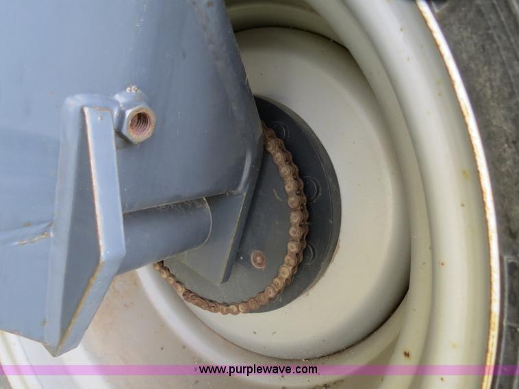 image for item A8630 1995 Flexi-Coil 5000 33' air seeder