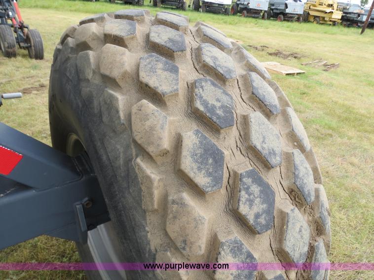 image for item A8630 1995 Flexi-Coil 5000 33' air seeder