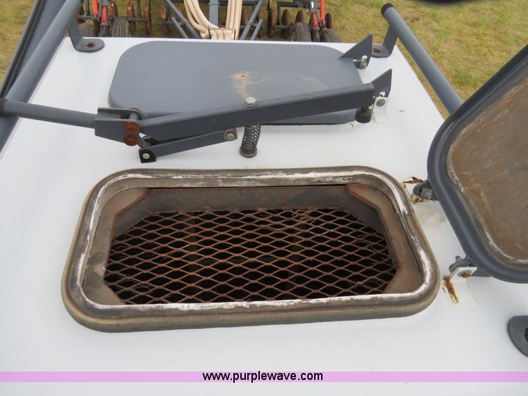 image for item A8630 1995 Flexi-Coil 5000 33' air seeder