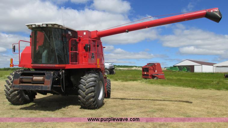 image for item A8635 2002 Massey-Ferguson 8780XP combine
