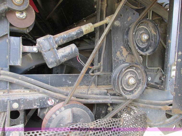 image for item A8635 2002 Massey-Ferguson 8780XP combine