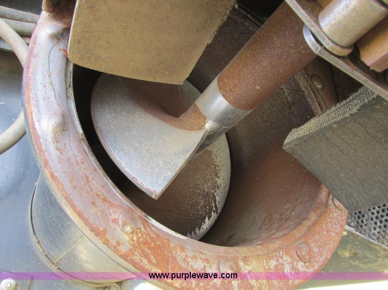 image for item A8635 2002 Massey-Ferguson 8780XP combine