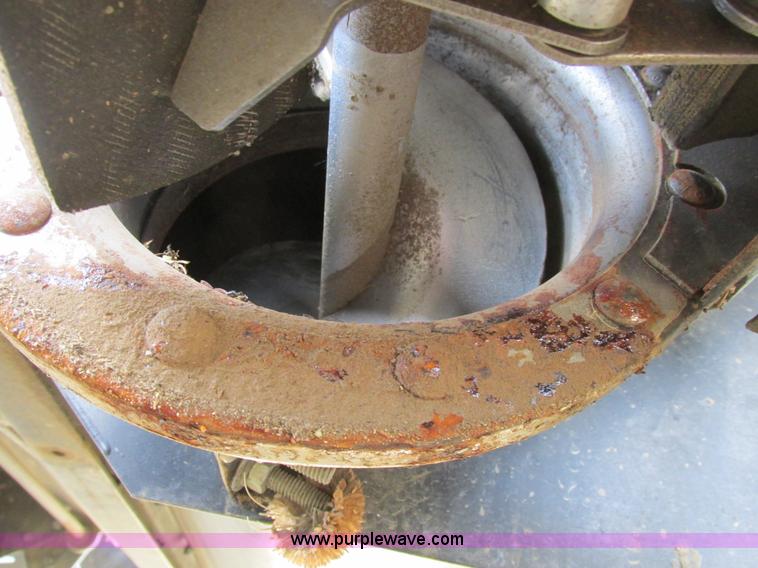 image for item A8635 2002 Massey-Ferguson 8780XP combine