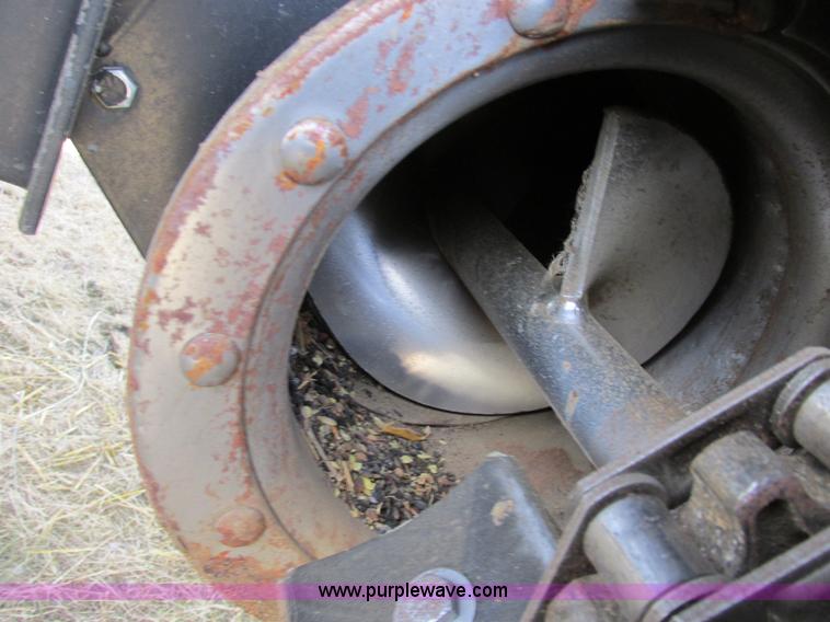 image for item A8635 2002 Massey-Ferguson 8780XP combine