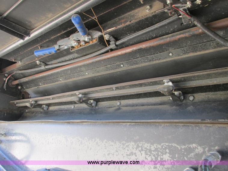 image for item A8635 2002 Massey-Ferguson 8780XP combine