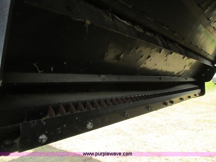 image for item A8635 2002 Massey-Ferguson 8780XP combine