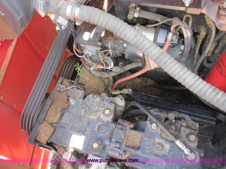 image for item A8635 2002 Massey-Ferguson 8780XP combine