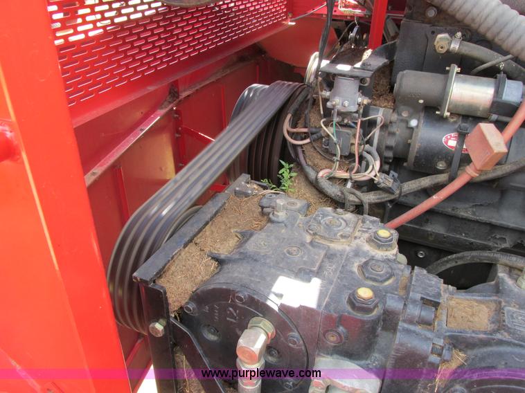 image for item A8635 2002 Massey-Ferguson 8780XP combine