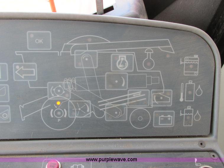 image for item A8635 2002 Massey-Ferguson 8780XP combine