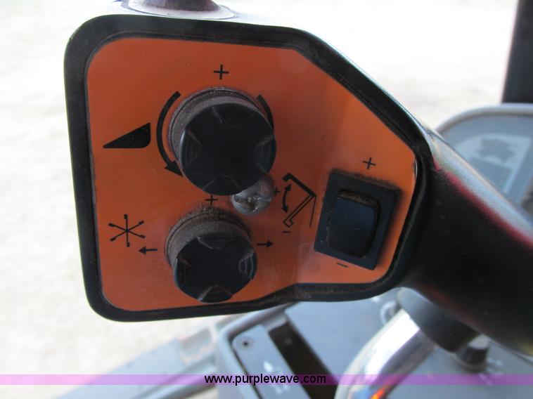 image for item A8635 2002 Massey-Ferguson 8780XP combine