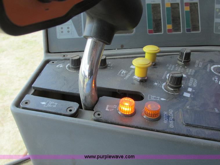 image for item A8635 2002 Massey-Ferguson 8780XP combine