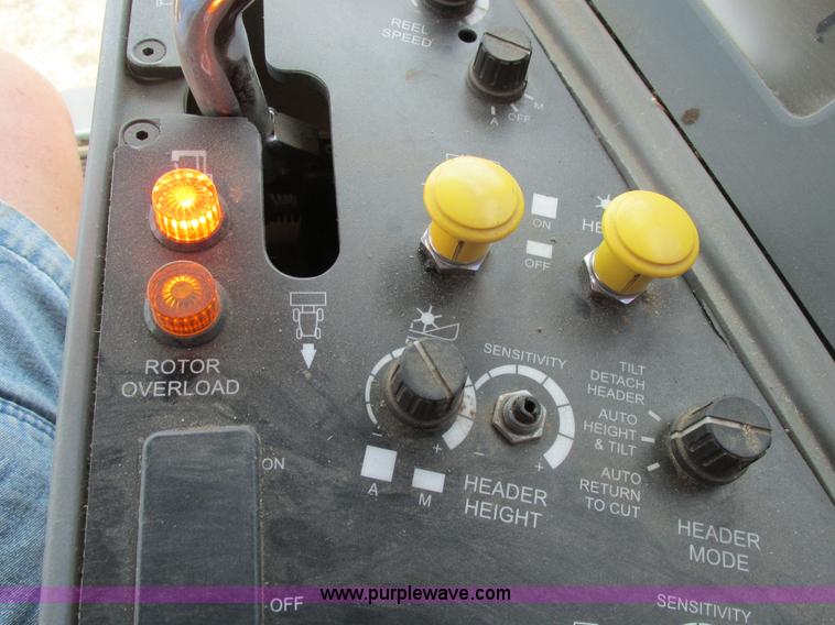 image for item A8635 2002 Massey-Ferguson 8780XP combine