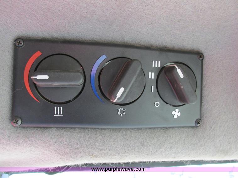 image for item A8635 2002 Massey-Ferguson 8780XP combine